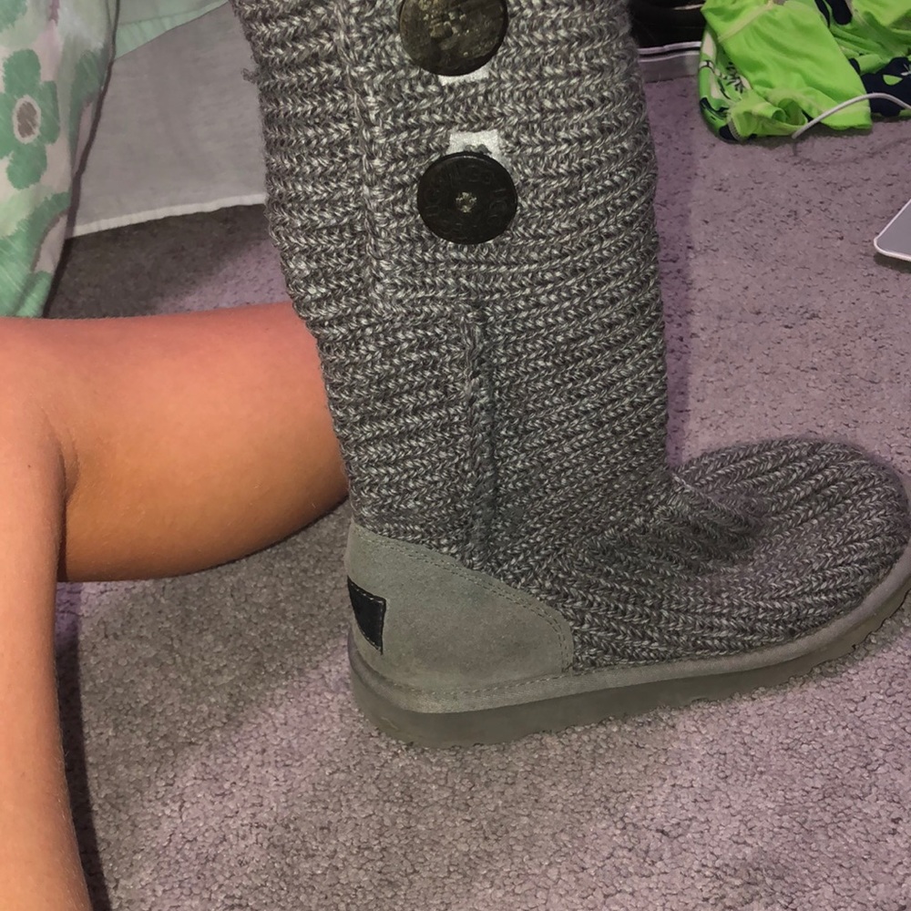 Gray uggs that can be rolled up or down - Picture 4 of 7